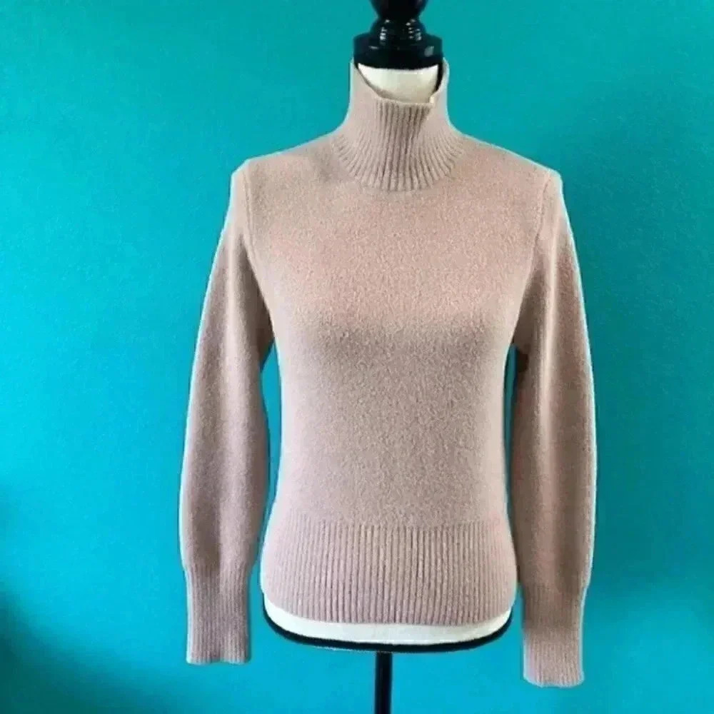 Light pink zara soft sweater in size small